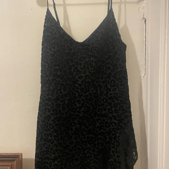 Black dress with black cheeta prints - Picture 1 of 3